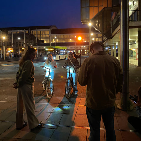 Een fotoshoot om 02:00 uur 's nachts… in de regen… op station Haarlem?